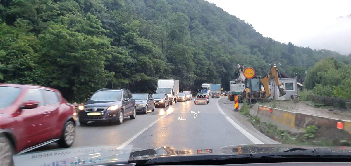video foto: trafic infernal pe valea oltului - coloană de zeci de kilometri