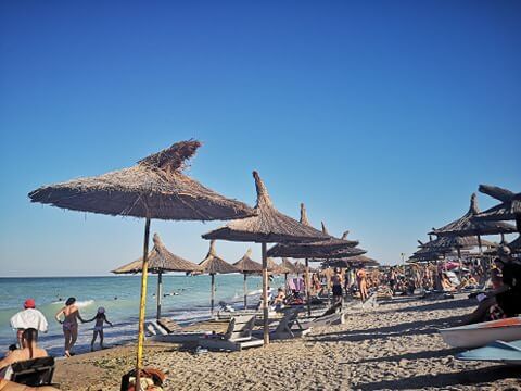 VIDEO FOTO La mare în pandemie - Stațiunile de pe litoralul românesc unde se respectă distanțarea socială