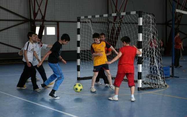 noutate pentru elevi - mai multe ore de educație fizică și sport din toamnă