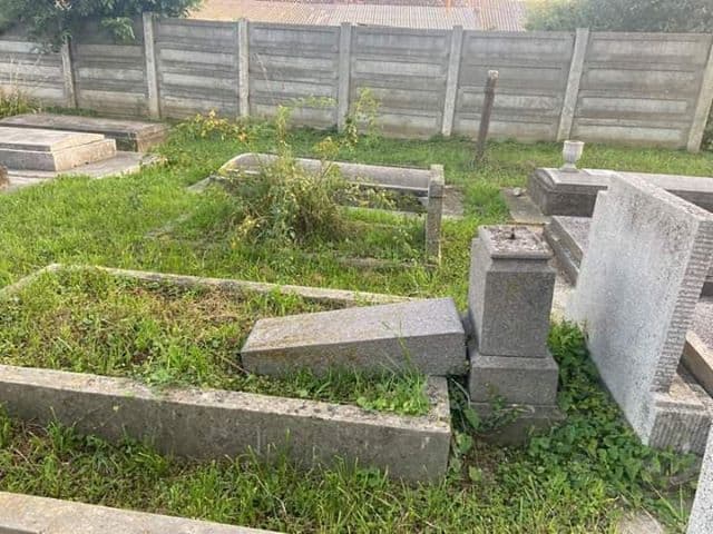 dosar penal pentru profanarea mormintelor la tălmaciu – făptașii sunt încă necunoscuți