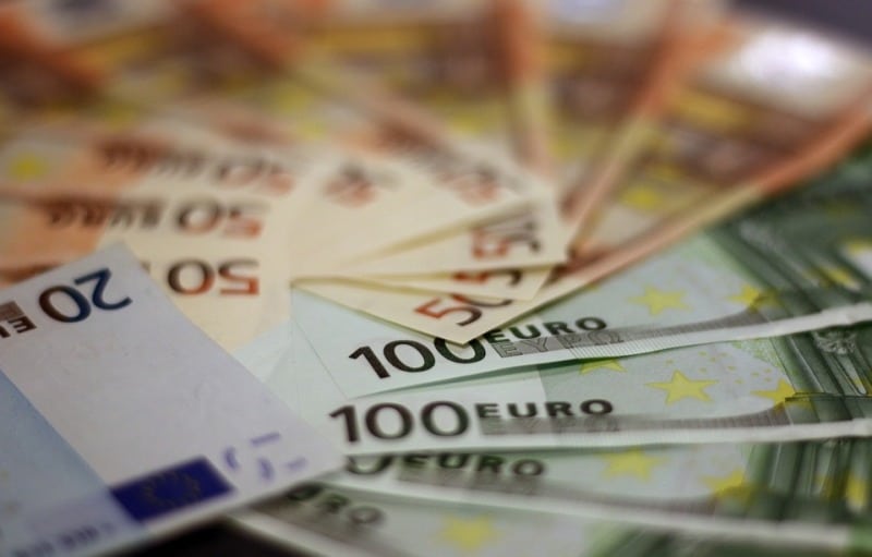 firmele afectate de criză primesc bani de la stat – peste 350 de milioane de euro