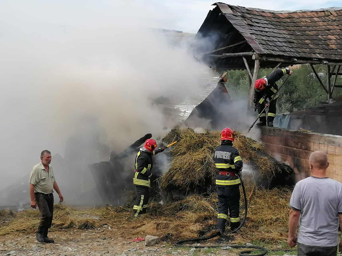 video foto: șură în flăcări în satul nou