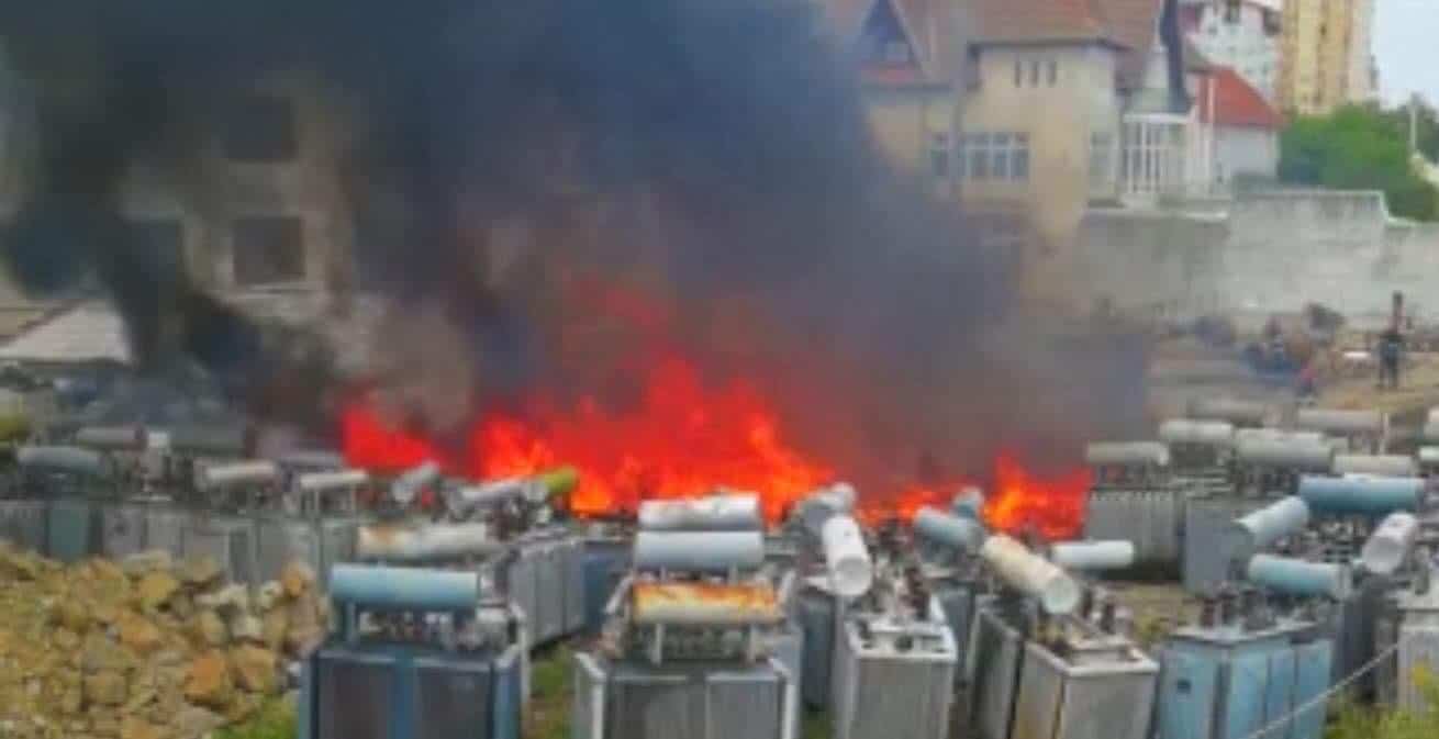 update incendiu puternic în rampa ștefan cel mare - ard deșeuri plastice într-o curte