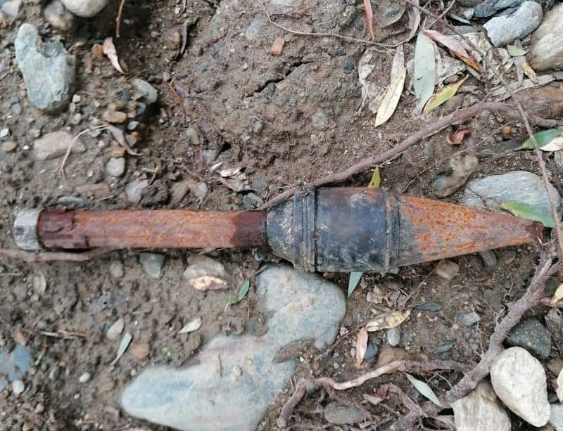 foto muniție găsită într-un râu, la avrig