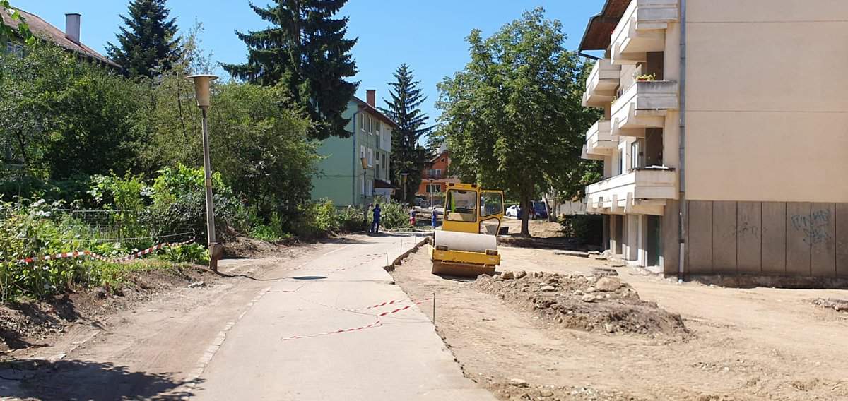 video foto: revoltă în cartierul ștrand - spațiul verde, ras cu buldozerele - „ne distrug cartierul, smulg toți copacii”