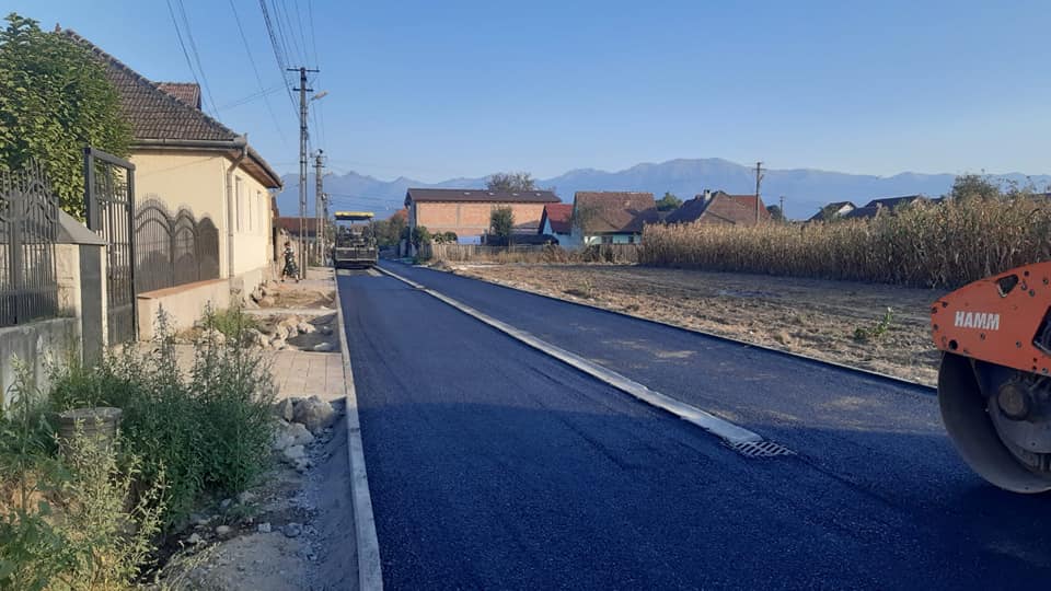 trei străzi din avrig vor fi asfaltate -” până la sfârșitul lunii noiembrie lucrările vor fi finalizate”