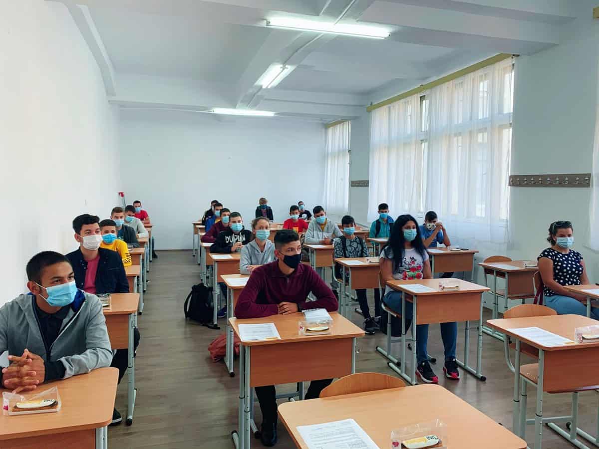 peste o sută de elevi au început școala în clasele continental la colegiul „independența” din sibiu