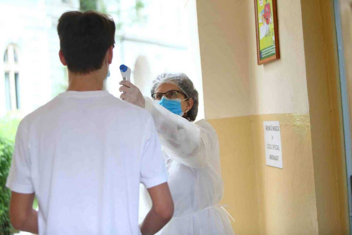 crește numărul elevilor din sibiu infectați cu coronavirus