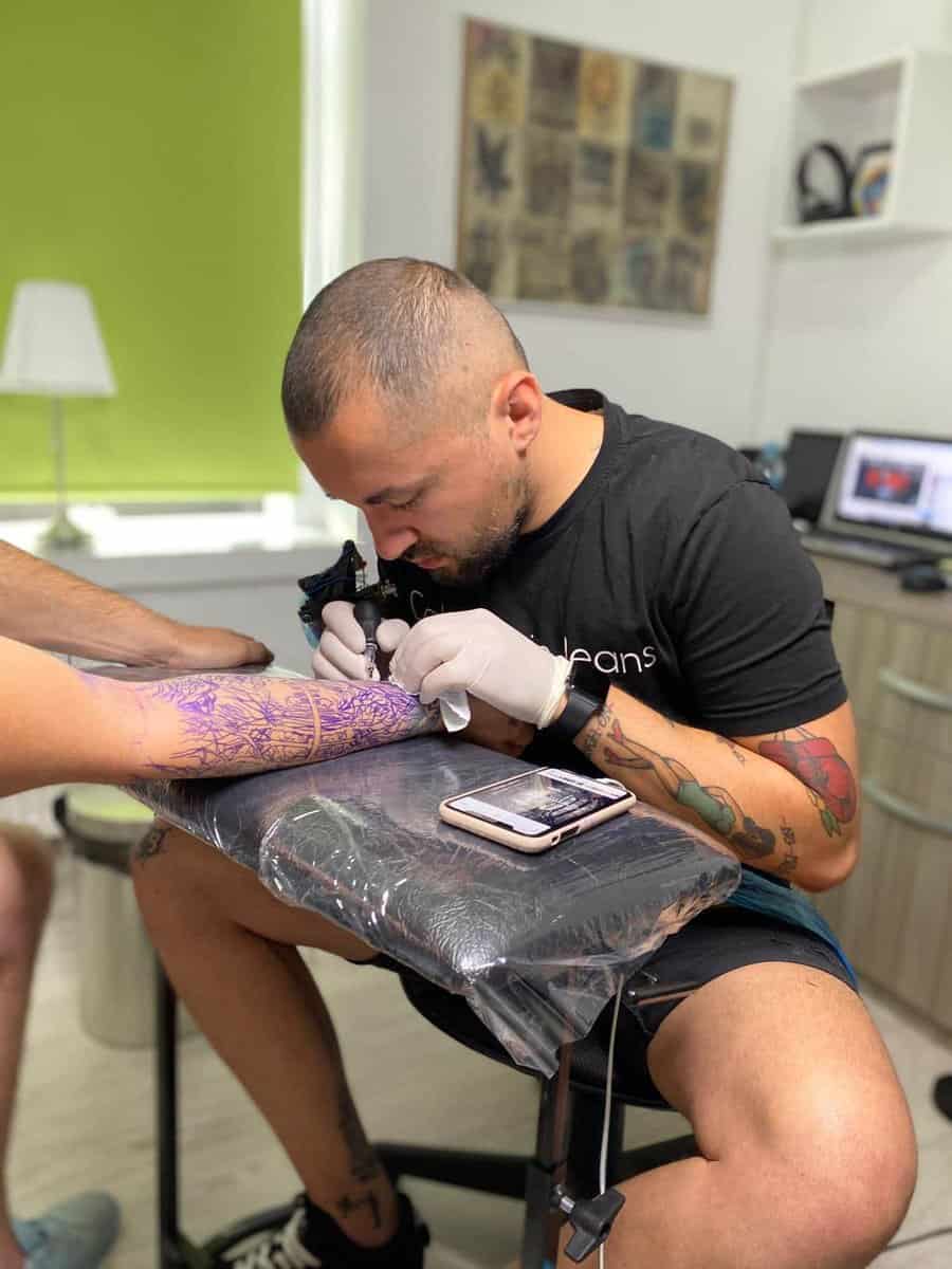 cel mai nou salon de tatuaje din sibiu - povești pe piele la red tattoo by cristi nițu