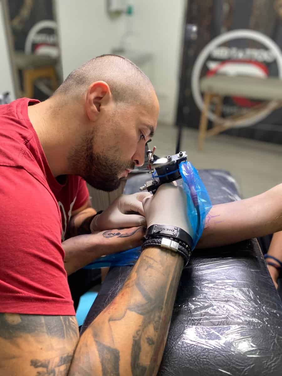 cel mai nou salon de tatuaje din sibiu - povești pe piele la red tattoo by cristi nițu