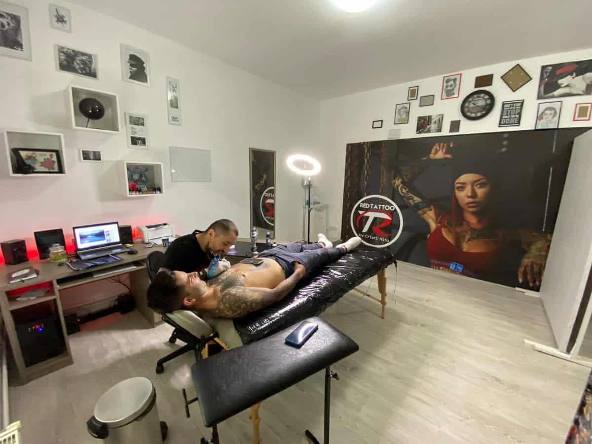 cel mai nou salon de tatuaje din sibiu - povești pe piele la red tattoo by cristi nițu