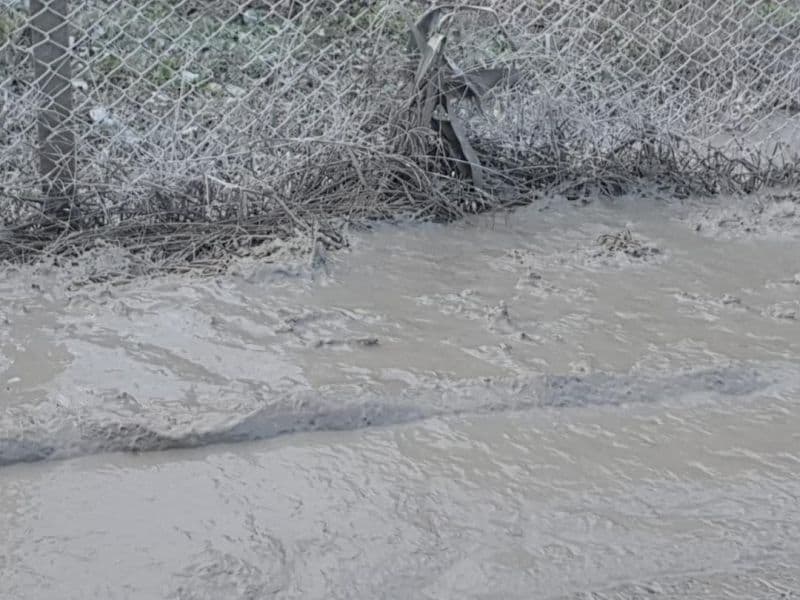 FOTO Drumul dintre Tălmaciu și Tălmăcel distrus de lucrările la autostradă