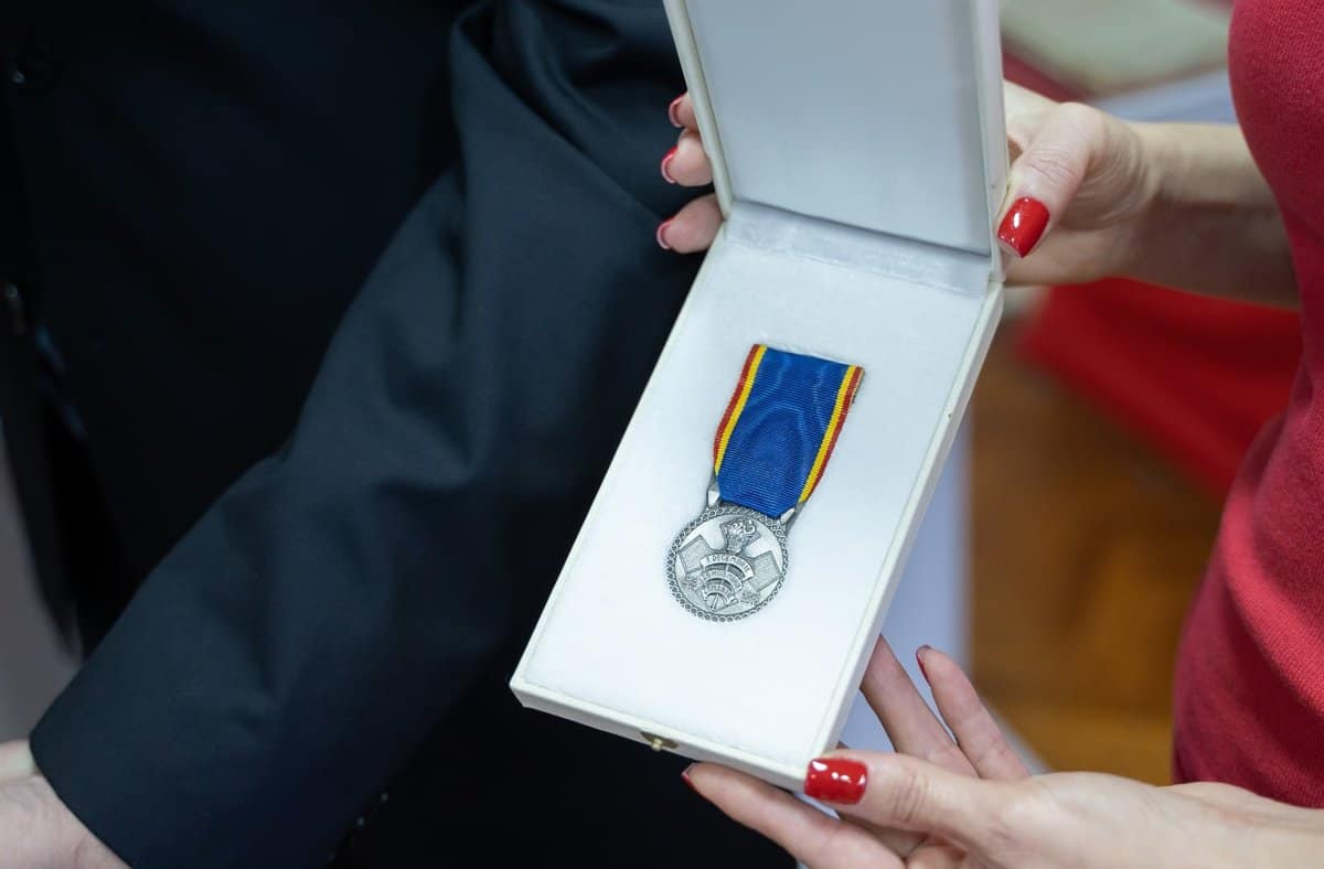 biblioteca județeană astra sibiu a primit medalia aniversară „centenarul marii uniri”