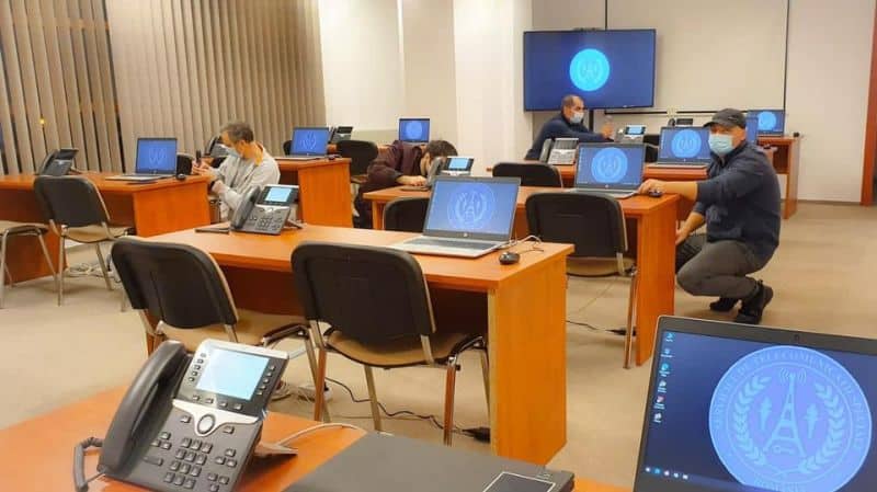 foto call center amenajat pentru voluntarii dsp la biblioteca astra