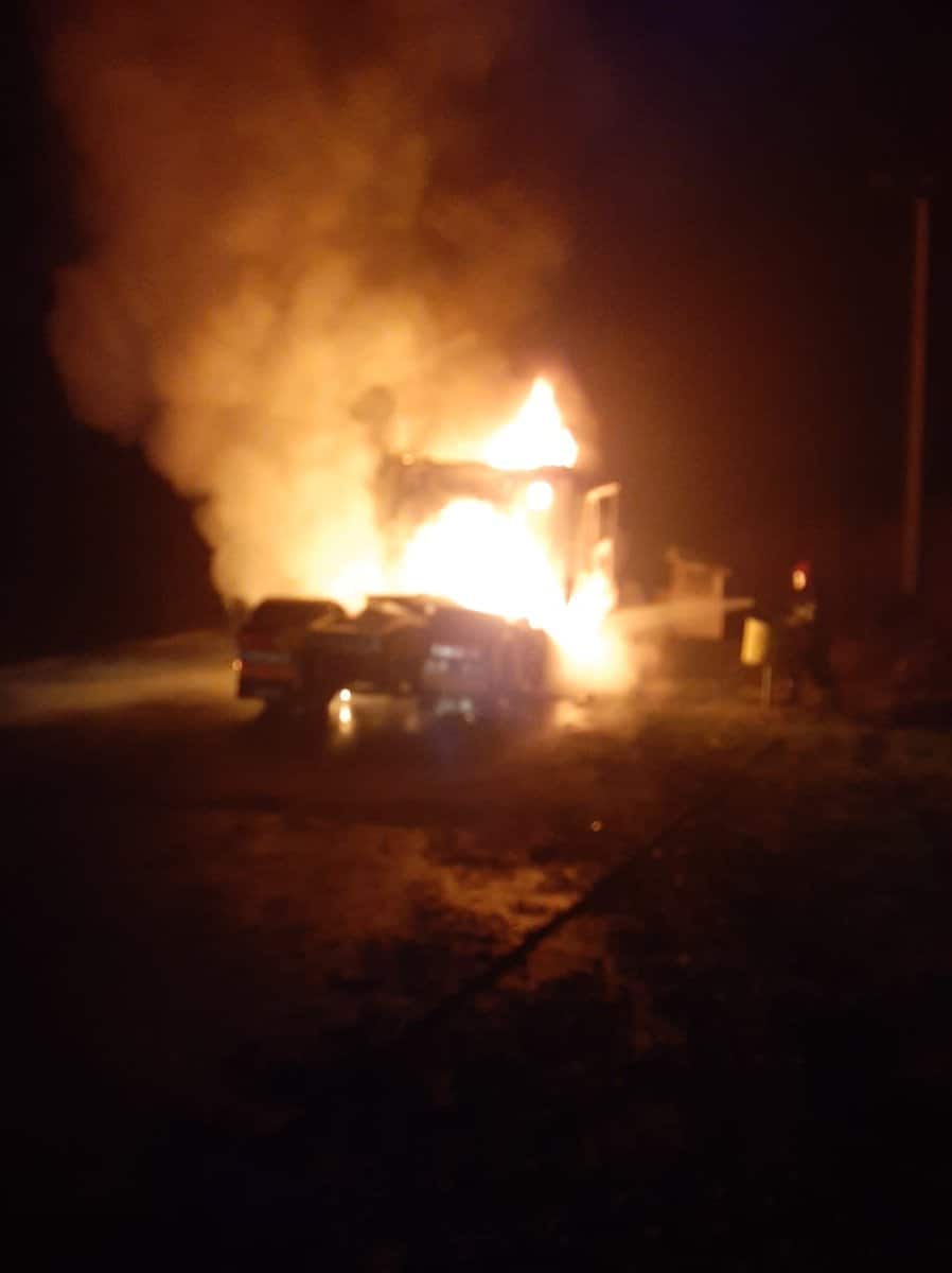 FOTO Tractor în flăcări la Mediaș - Pompierii au lichidat incendiul