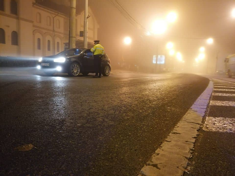 cincisprezece sibieni prinși la plimbare după ora 23:00 - au luat amendă