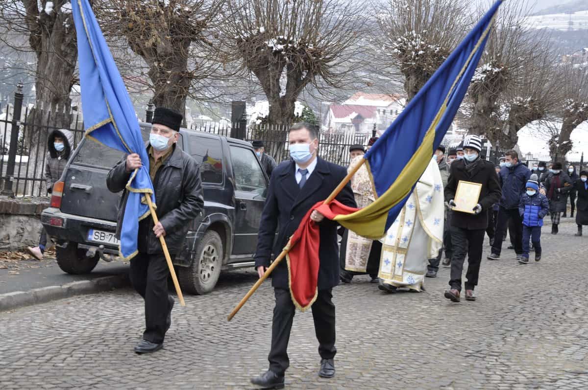 Procesiune - Rășinărenii l-au cinstit pe Sf. Ierarh Andrei Șaguna de Sfântul Andrei - Galerie foto