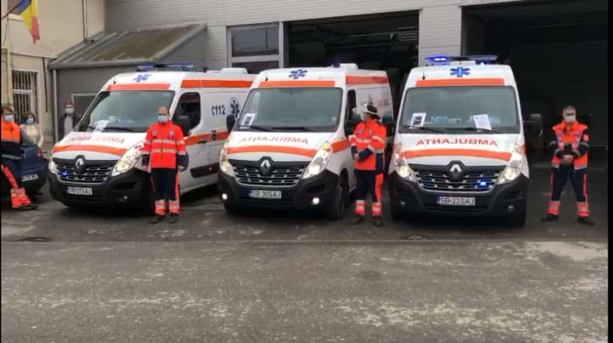 video: asistent pe ambulanță mort de covid - colegii din sibiu i-au adus un ultim omagiu