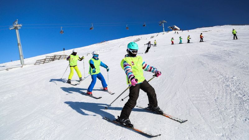 se redeschid stațiunile de schi din nordul italiei în ciuda numărului ridicat de infecții covid-19