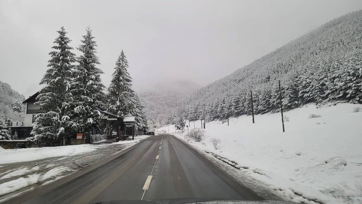 FOTO A nins ca-n povești la Păltiniș - Deși atmosfera este de vis, stațiunea e pustie