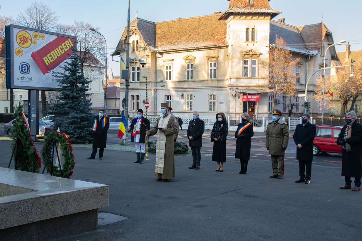 FOTO - Un 1 Decembrie "altfel" la Sibiu - Ceremonie restrânsă în fața Cercului Militar