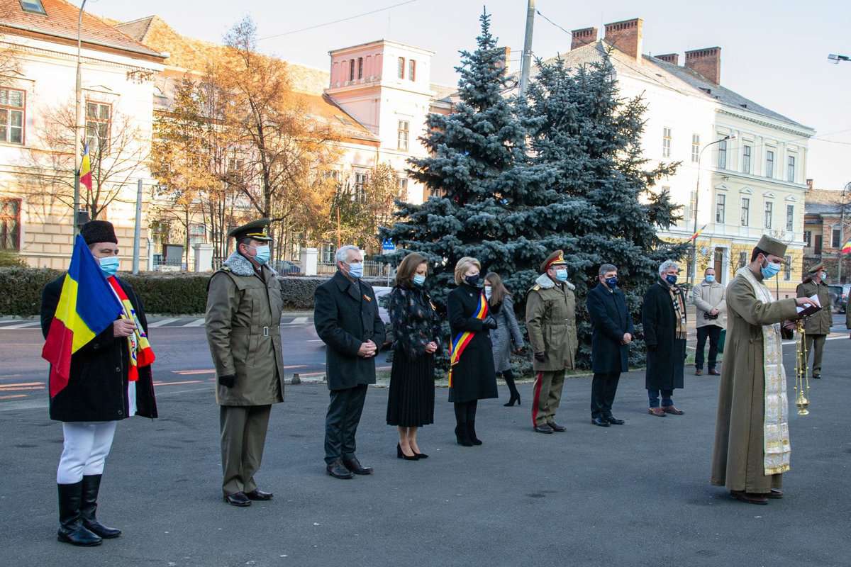 FOTO - Un 1 Decembrie "altfel" la Sibiu - Ceremonie restrânsă în fața Cercului Militar