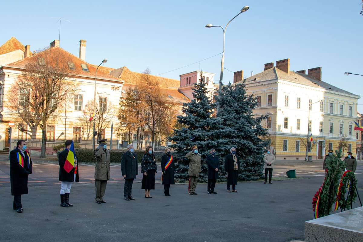 FOTO - Un 1 Decembrie "altfel" la Sibiu - Ceremonie restrânsă în fața Cercului Militar