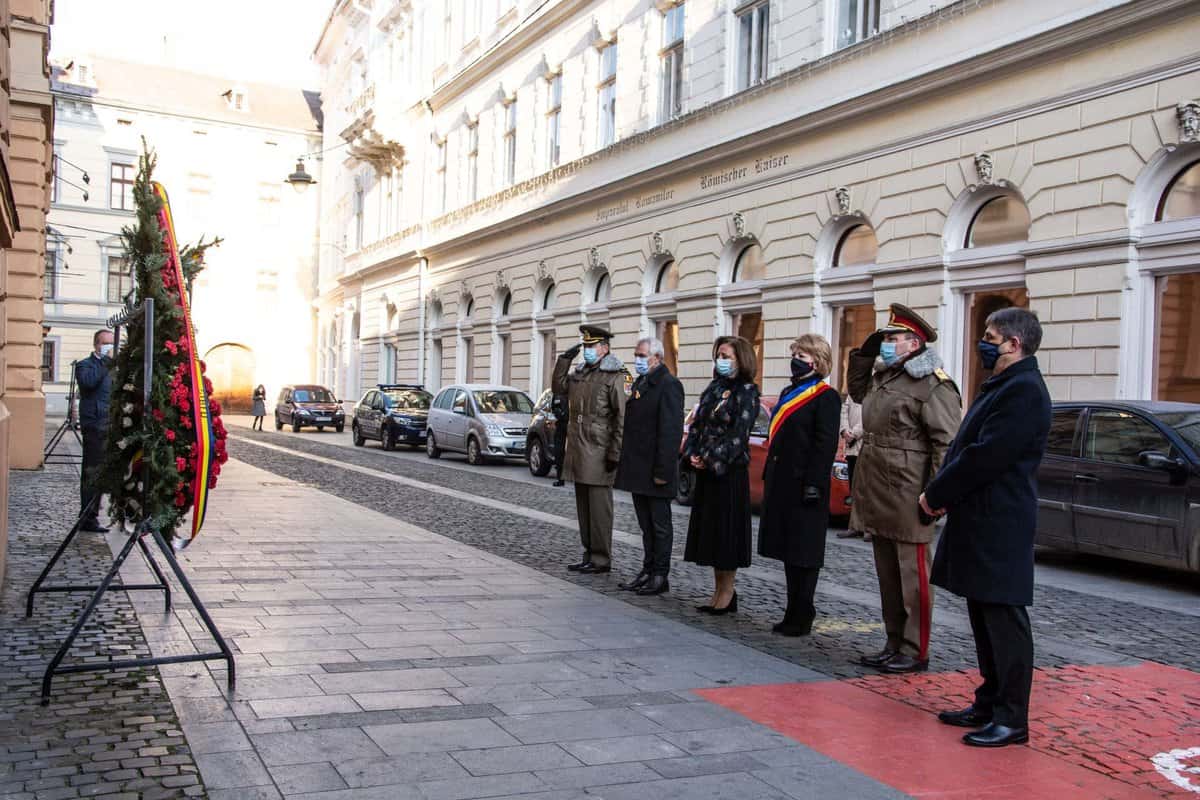 FOTO - Un 1 Decembrie "altfel" la Sibiu - Ceremonie restrânsă în fața Cercului Militar