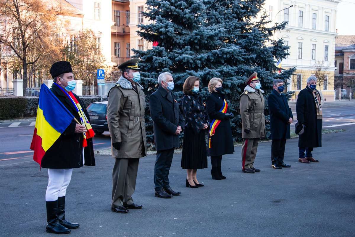 FOTO - Un 1 Decembrie "altfel" la Sibiu - Ceremonie restrânsă în fața Cercului Militar