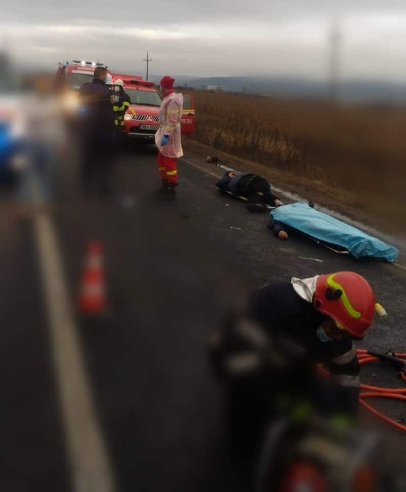 UPDATE FOTO - Accident grav la ieșirea din Avrig - Doi morți și trei răniți pe DN1 între Sibiu și Brașov