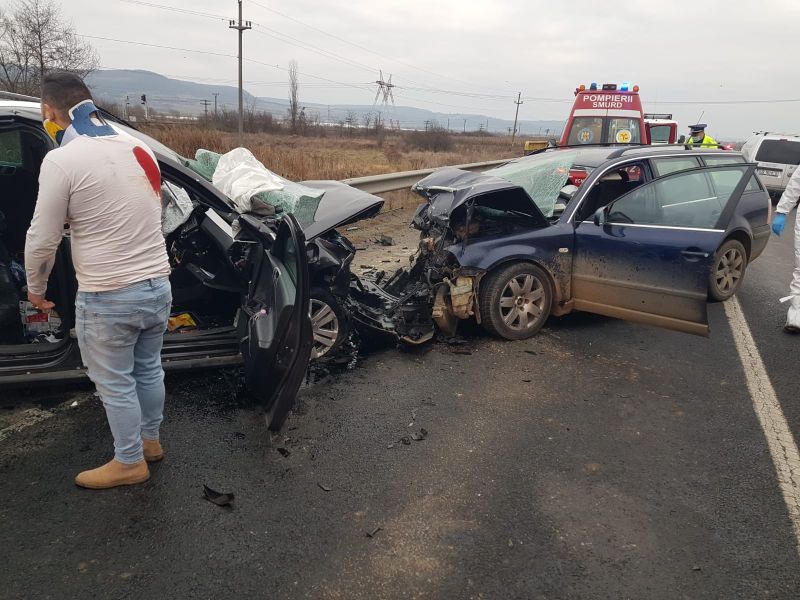 UPDATE FOTO - Accident grav la ieșirea din Avrig - Doi morți și trei răniți pe DN1 între Sibiu și Brașov