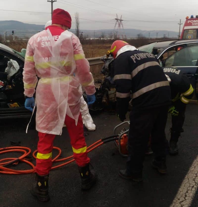 UPDATE FOTO - Accident grav la ieșirea din Avrig - Doi morți și trei răniți pe DN1 între Sibiu și Brașov