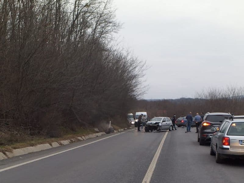 carambol între șura mare și slimnic - trei mașini avariate