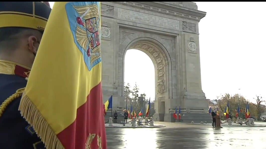 video ceremonie restrânsă de ziua națională la arcul de triumf - participă și președintele iohannis