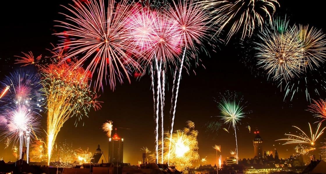 polițiștii sibieni recomandă evitarea folosirii artificiilor de sărbători - pot fi extrem de periculoase