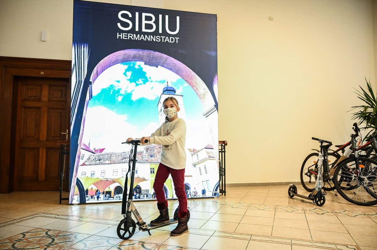 câștigătorii concursurilor din săptămâna mobilității și-au primit premiile de la primăria sibiu
