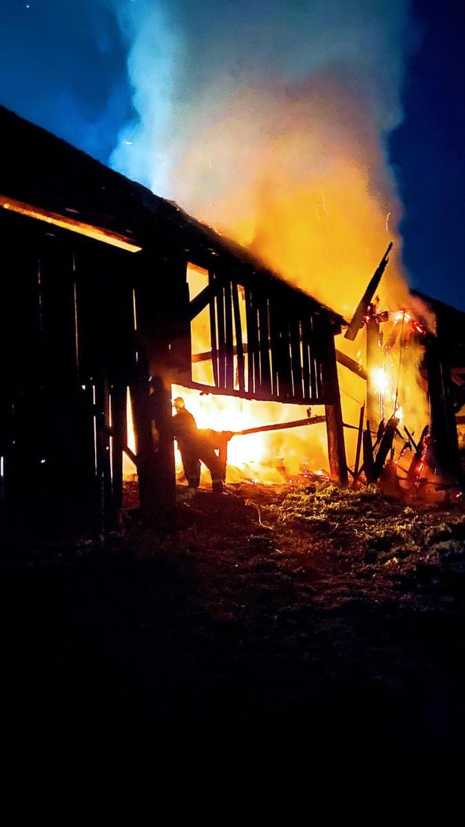 FOTO: Incendiu la Chirpăr - A luat foc o șură