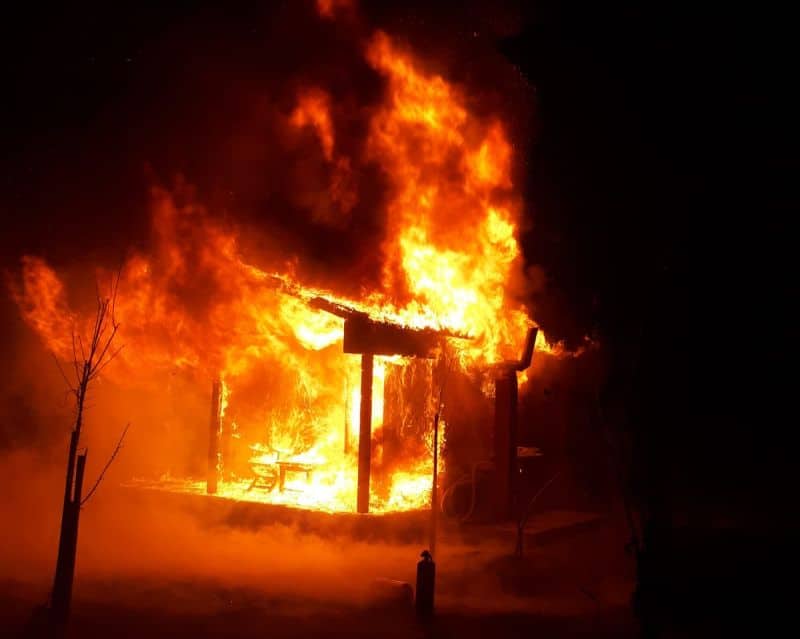 foto cabană din avrig arsă din temelii