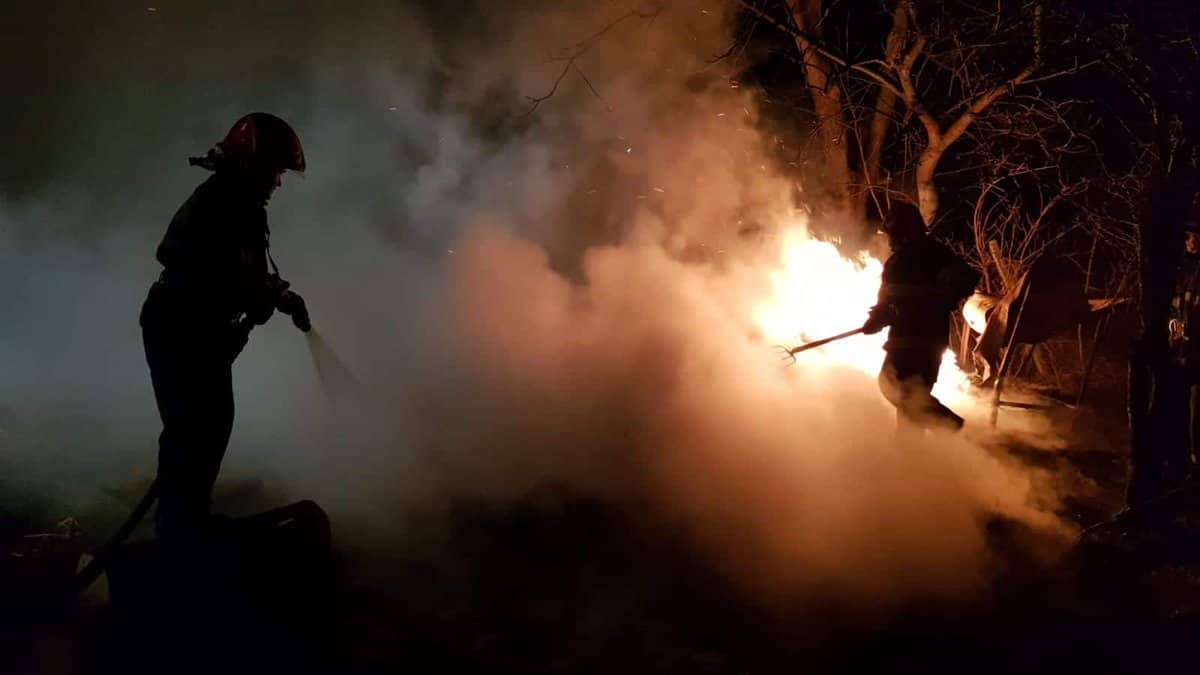 noapte de foc pentru pompierii sibieni - s-au luptat trei ore să stingă un incendiu