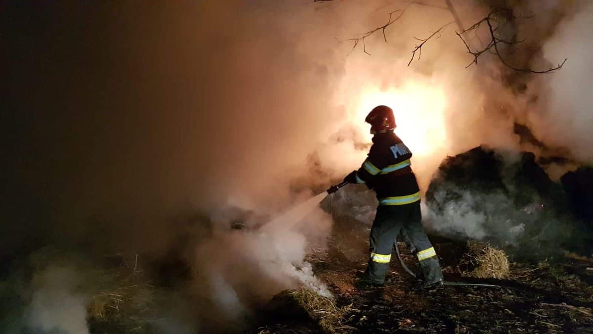 noapte de foc pentru pompierii sibieni - s-au luptat trei ore să stingă un incendiu