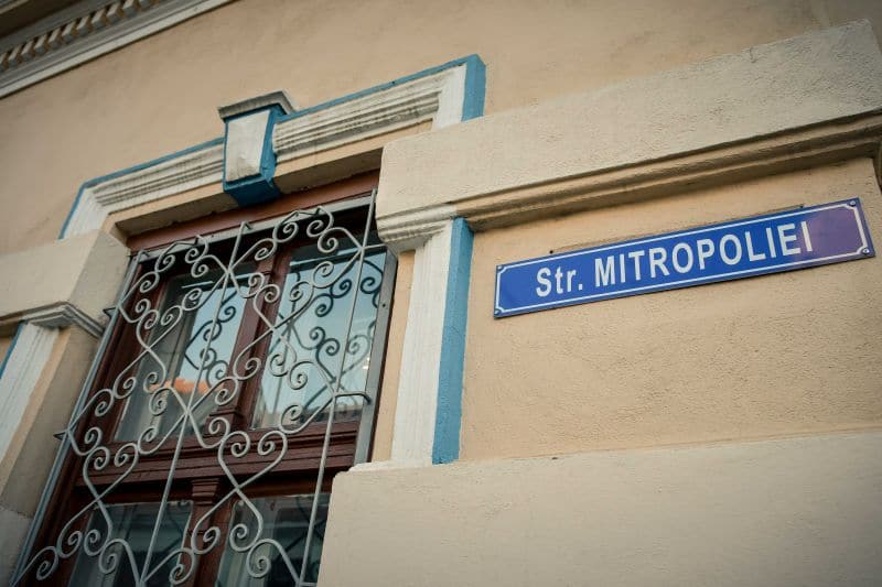 mii de indicatoare rutiere noi, montate în sibiu