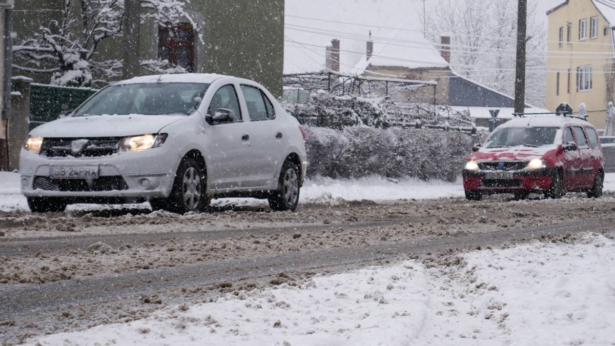 FOTO VIDEO - Sibiul sub nămeți - Străzi înzăpezite și haos în trafic din cauza zăpezii