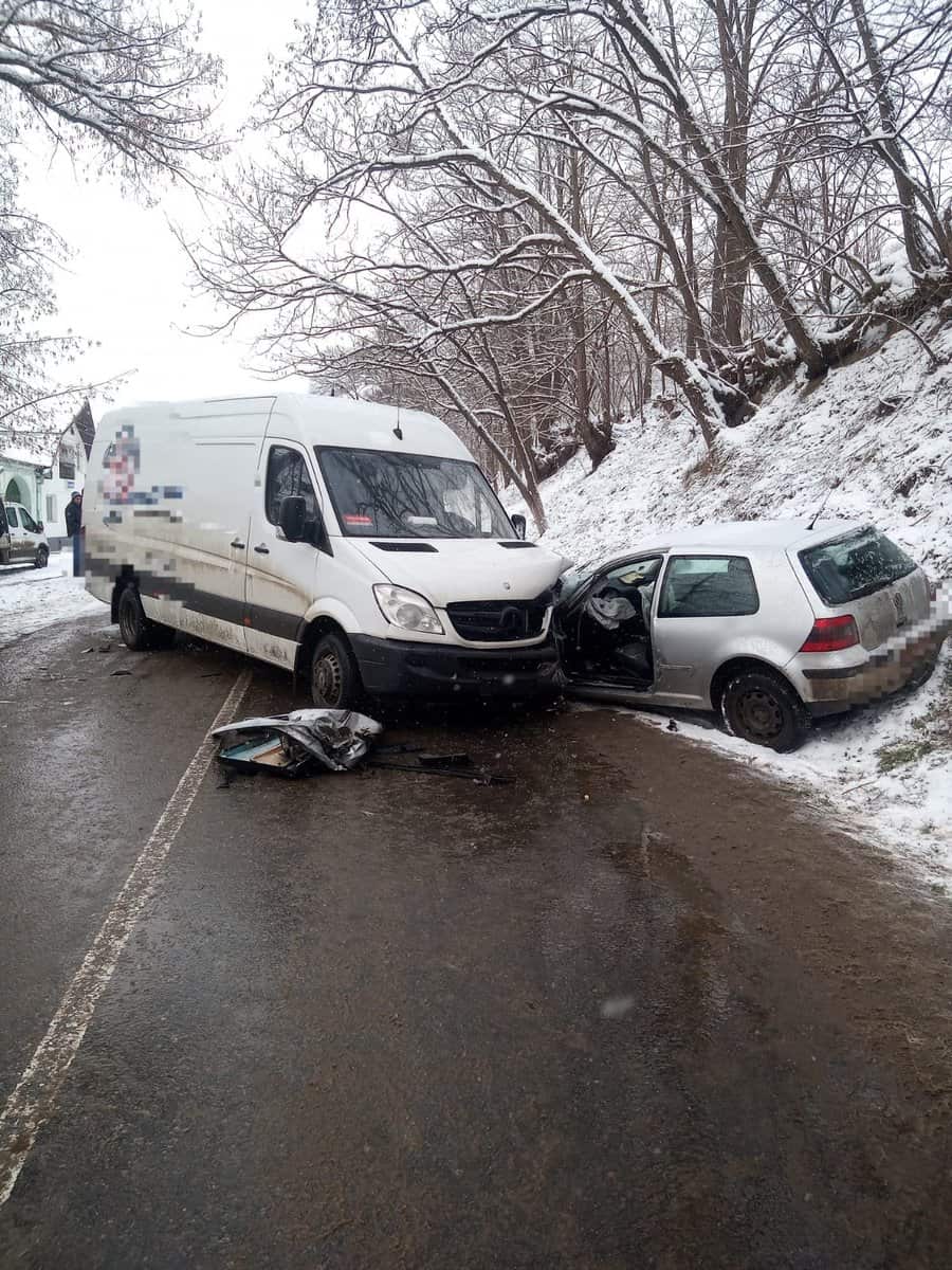 accident grav la laslea - doi răniți duși la spital