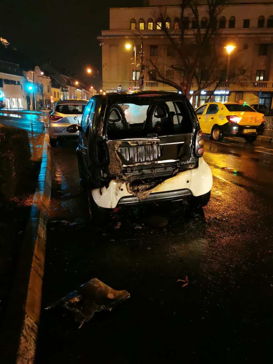 update incendiu auto în centrul sibiului - un smart a ars pe bălcescu