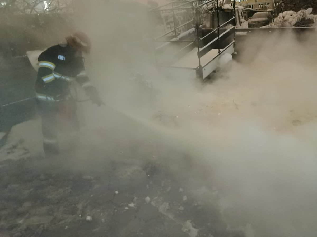 foto: noapte de foc pentru pompierii sibieni - au stins două incendii, în sibiu și săliște