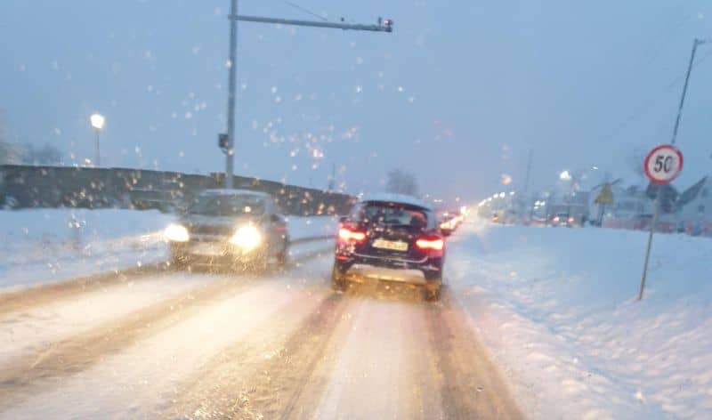 ninge în tot județul - nu sunt drumuri blocate, dar se circulă în condiții de iarnă