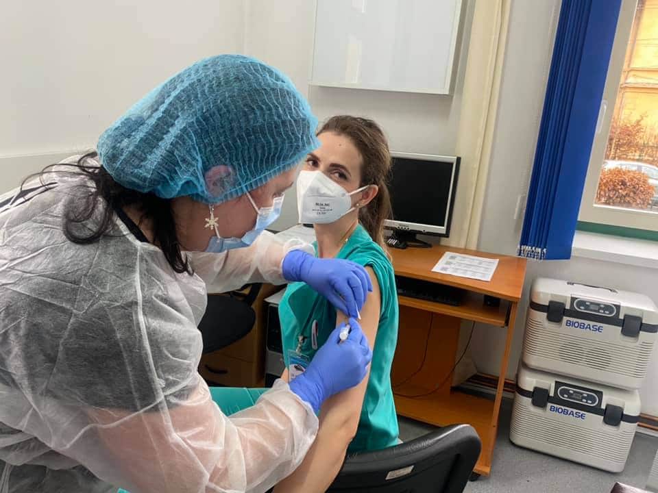 mărturia unui medic sibian vaccinat anti-covid - „am început anul cu speranță, aveți încredere în noi”