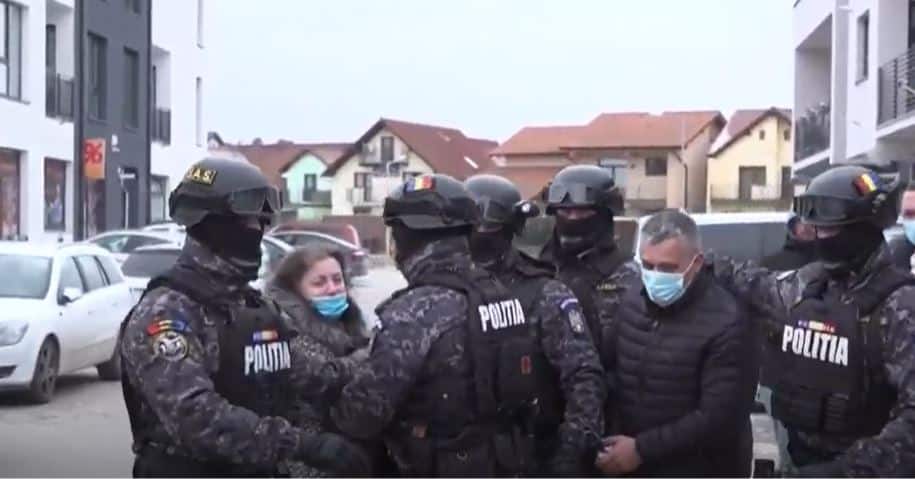 video: bărbatul care și-a ucis fosta iubită a fost adus de polițiști în cartierul arhitecților