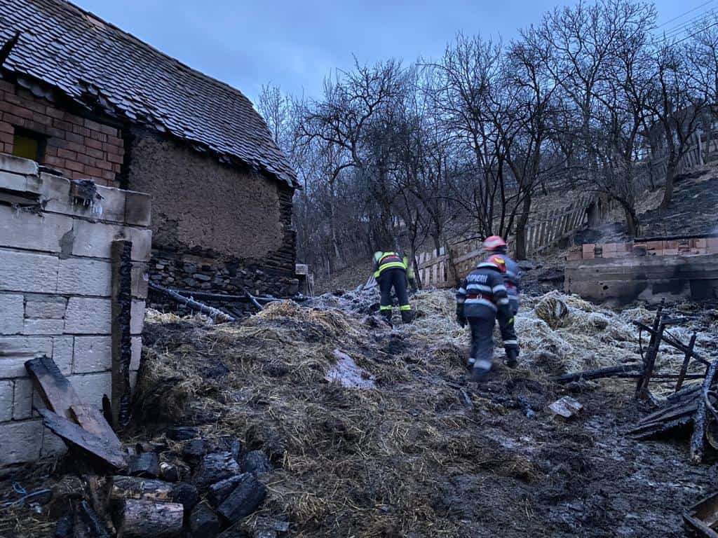 incendiu la poiana sibiului - o casă a ars din temelii