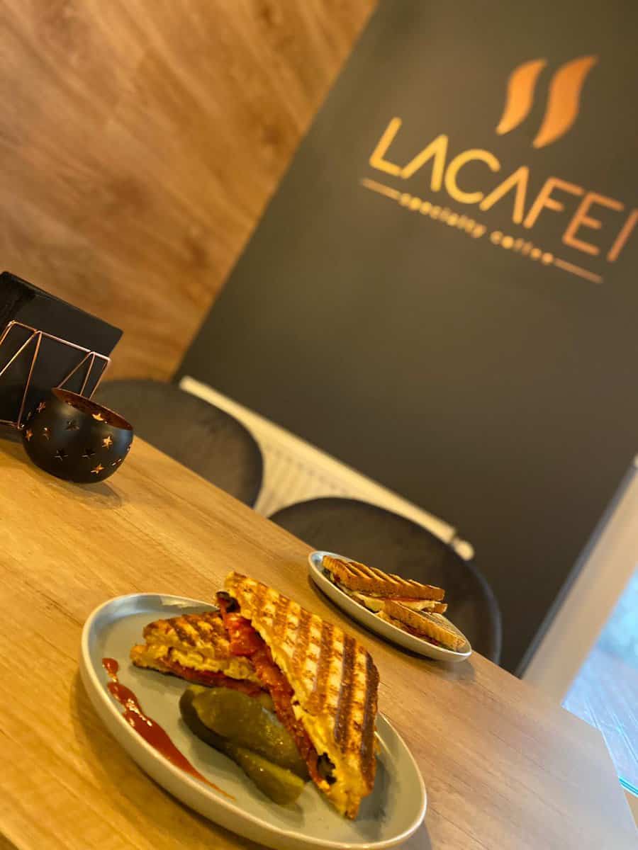 o cafea gratis la deschiderea celei mai noi locații „lacafei” din sibiu de pe rennes